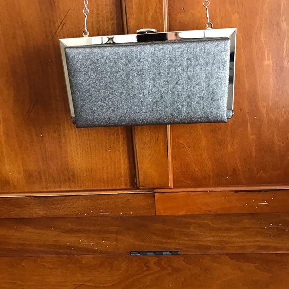 Silver clutch purse with chain shoulder strap - Picture 2 of 8